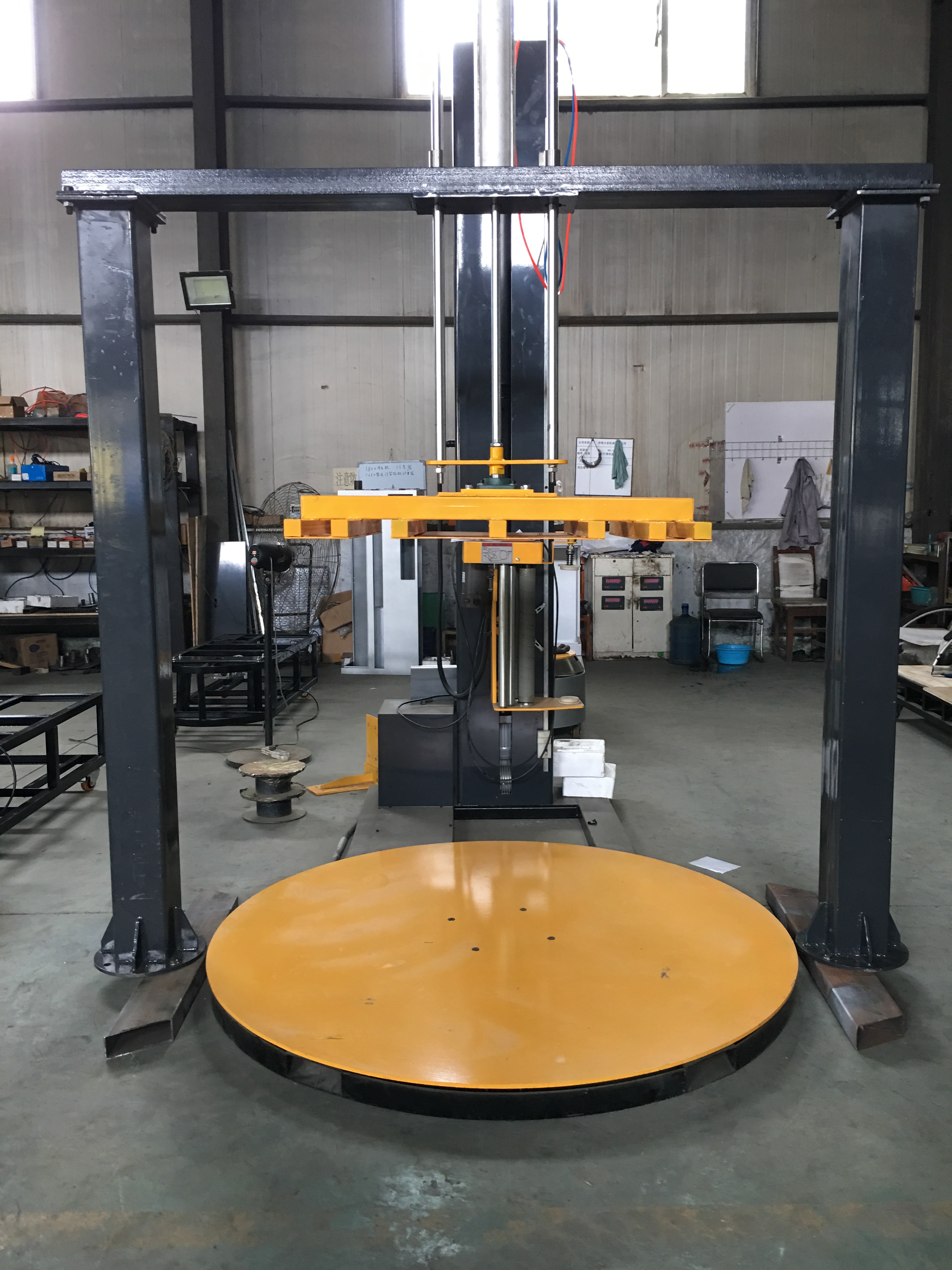 什么情況下需要選擇壓頂纏繞包裝機(jī)。